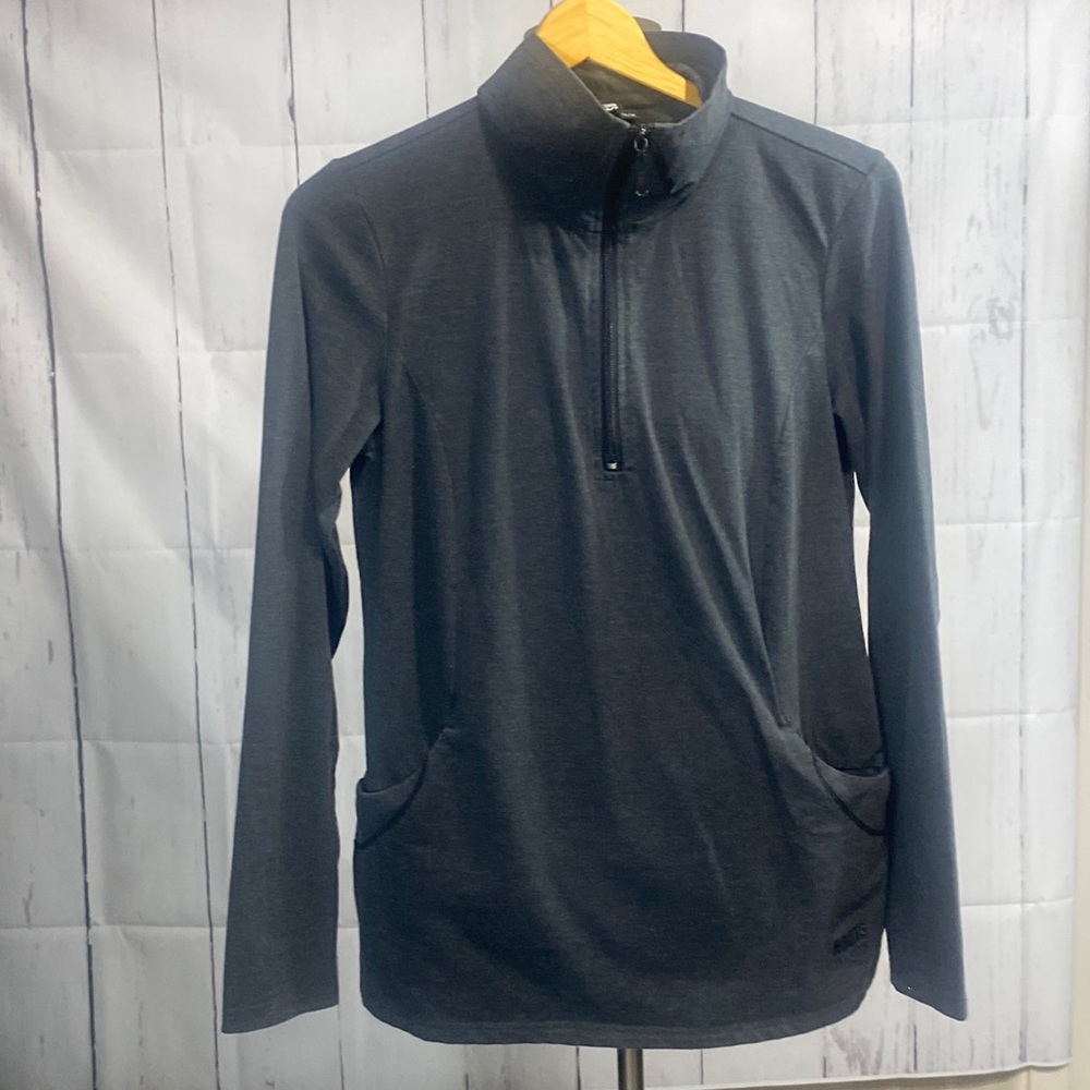 402. Roots active women half zip long sleeve pullover, size M